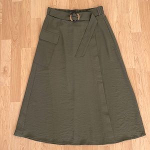 Never used skirt midi